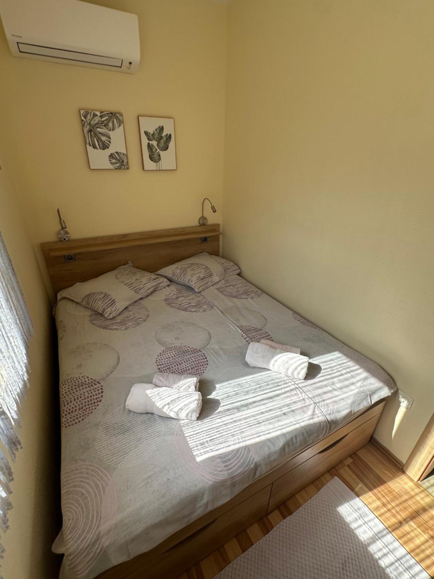 Apartmani Dora I Kati Orebic Ngoại thất bức ảnh