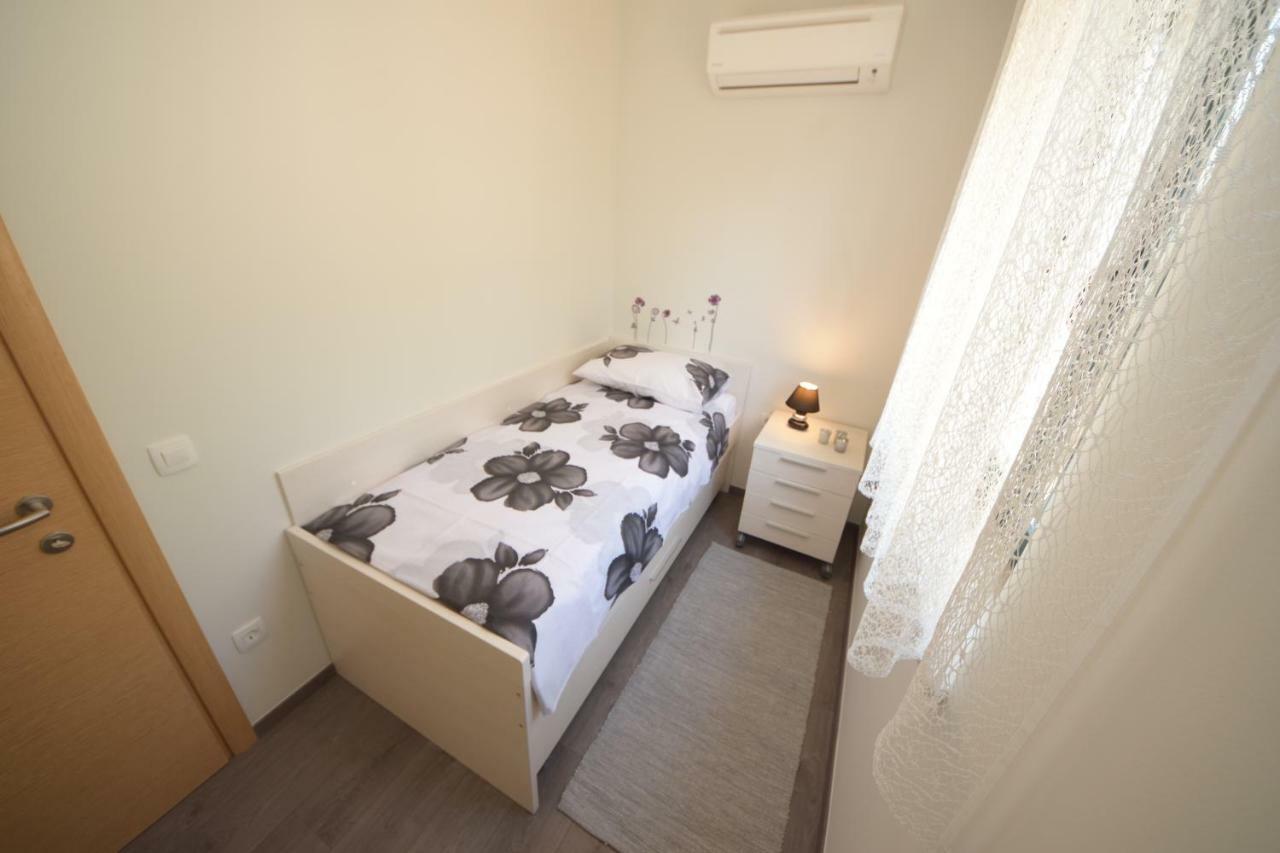 Apartmani Dora I Kati Orebic Ngoại thất bức ảnh